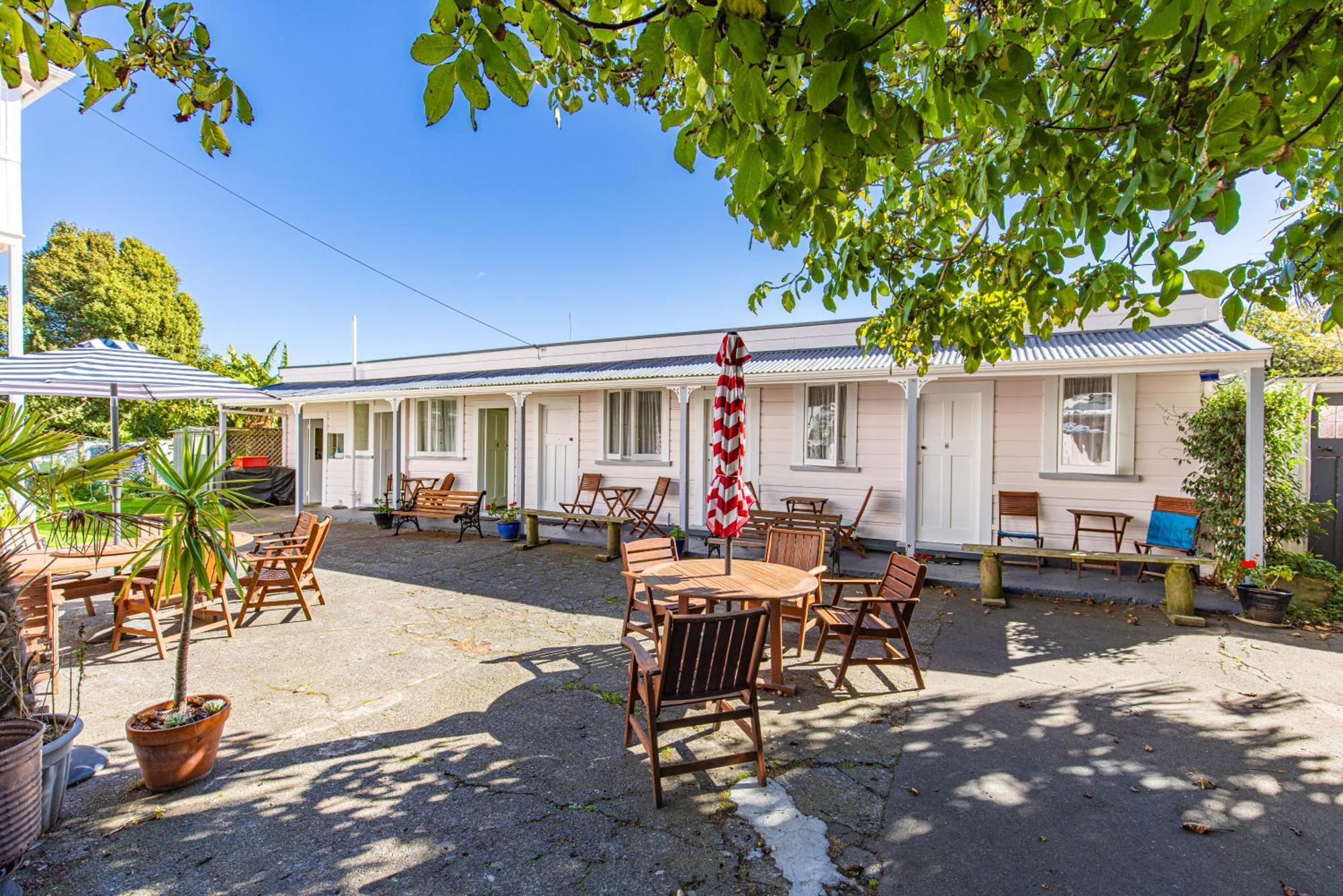 Braemar House B&B And Yha Hostel Уонгануи Экстерьер фото