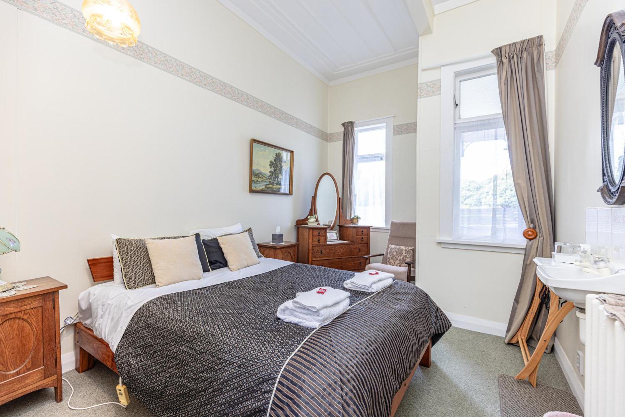 Braemar House B&B And Yha Hostel Уонгануи Экстерьер фото