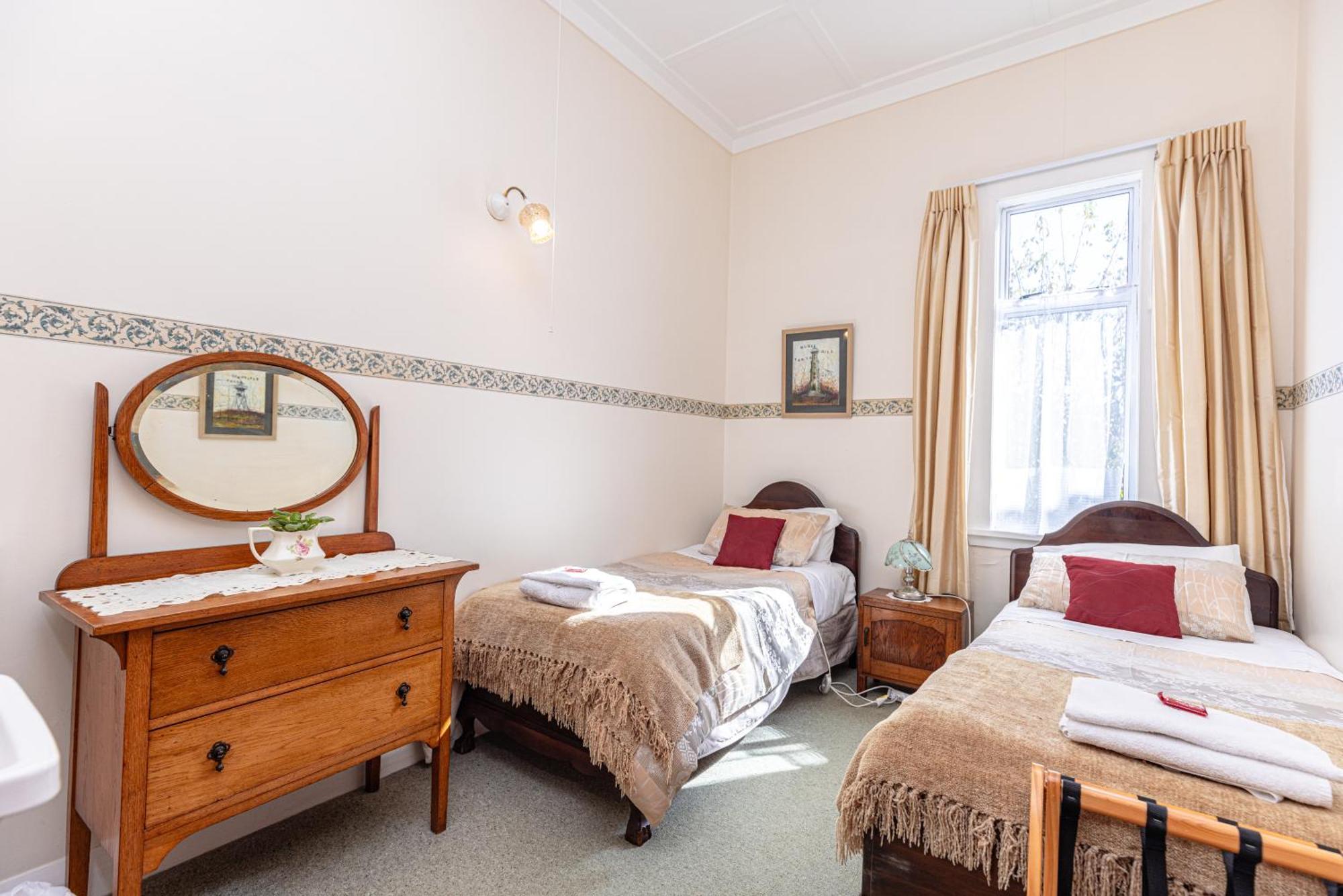 Braemar House B&B And Yha Hostel Уонгануи Экстерьер фото